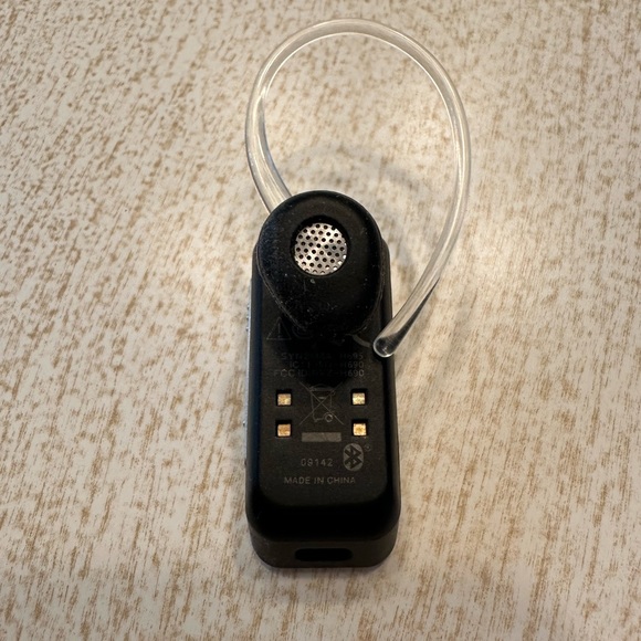Motorola Bluetooth Earpiece - Picture 4 of 6